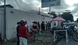 Beneficiários denunciam falta de remédio na Farmex
