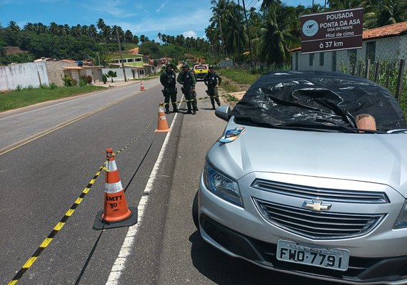 Criança de sete anos morre após caminhão colidir contra carro na AL-101 Sul