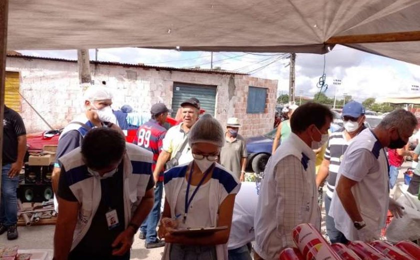 Vigilância Sanitária apreende 200 kg de alimentos impróprios no Benedito Bentes