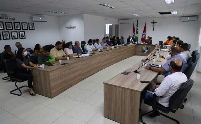 Órgãos públicos e sociedade civil debatem gestão do Canal do Sertão no MP/AL