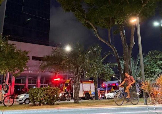 Princípio de incêndio mobiliza Corpo de Bombeiros em consultório odontológico em Maceió