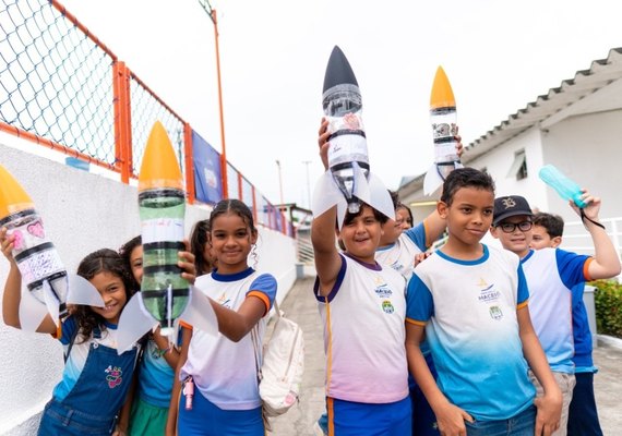 Estudantes da rede municipal lançam foguetes em atividade de Ciências e Astronomia do Tempo Integral