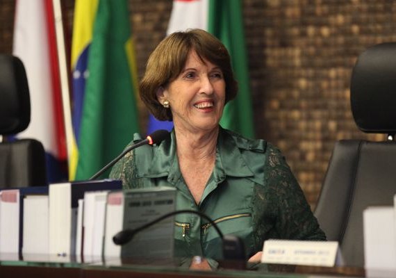 Nelma Padilha, primeira juíza de Alagoas, morre aos 76 anos