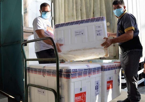 AL recebe mais 114.160 doses de vacinas contra a Covid-19 nesta terça-feira (5)