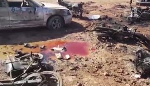 Carro-bomba mata dezenas em posto de segurança na Síria