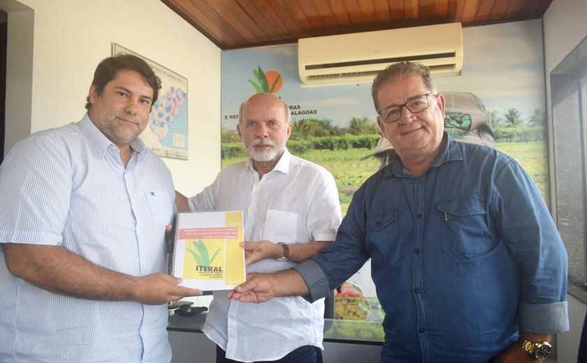 Iteral entrega revisão de limites territoriais ao prefeito de Girau do Ponciano