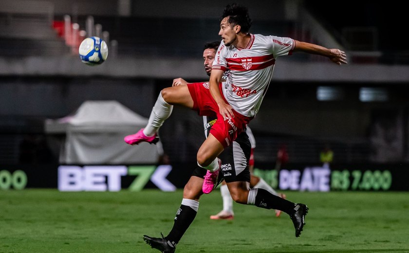 CRB toma gol no fim, perde para a Ponte Preta e segue na 18ª posição