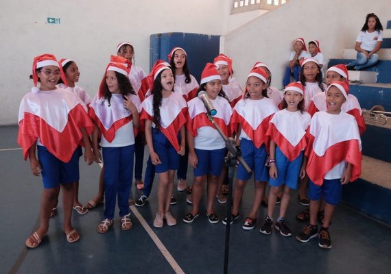 Crianças atendidas pela Semas ganham festa de Natal