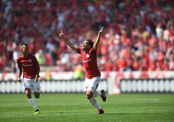 Com gol de Camilo nos acréscimos, Inter bate Paraná e assume liderança provisória