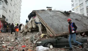 Terremotos na Turquia e na Síria deixam mais de 5 mil mortos