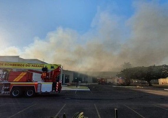 Incêndio atinge shopping atacadista em Maringá