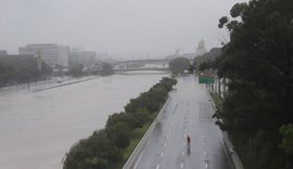 Chuva provoca desmoronamentos, alagamentos e queda de árvores em São Paulo