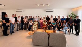 Ex-prefeito e a mãe deputada consolidam união e força política visando eleição