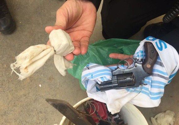 Agentes apreendem revólver, armas brancas e celulares em presídio do RN