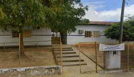 Adolescente é apreendido após furtar um botijão de gás e uma faca em cozinha de escola