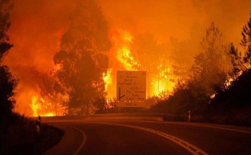 Presidente de Portugal pede que esforços se voltem para combate ao fogo