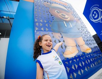 Primeira escola bilíngue de Maceió transforma rotina de alunos no Graciliano Ramos