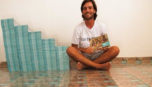 Mergulhador argentino lança livro 'Barreiras de Corais de Maragogi'