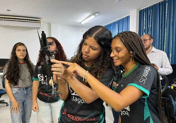 Estudantes da Escola Sesi Cambona trocam experiências com alunos da Ufal