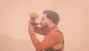 Criação da peça 'Tempo de Vagalume' começou em Maceió com pesquisas sobre vivências LGBT dos anos 90