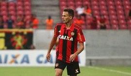 Flamengo acerta com Sport a contratação do lateral-esquerdo Renê