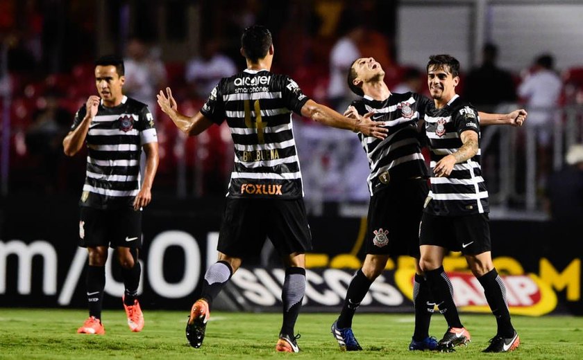 Corinthians faz 2x0 no São Paulo no Morumbi e fica a um passo da final