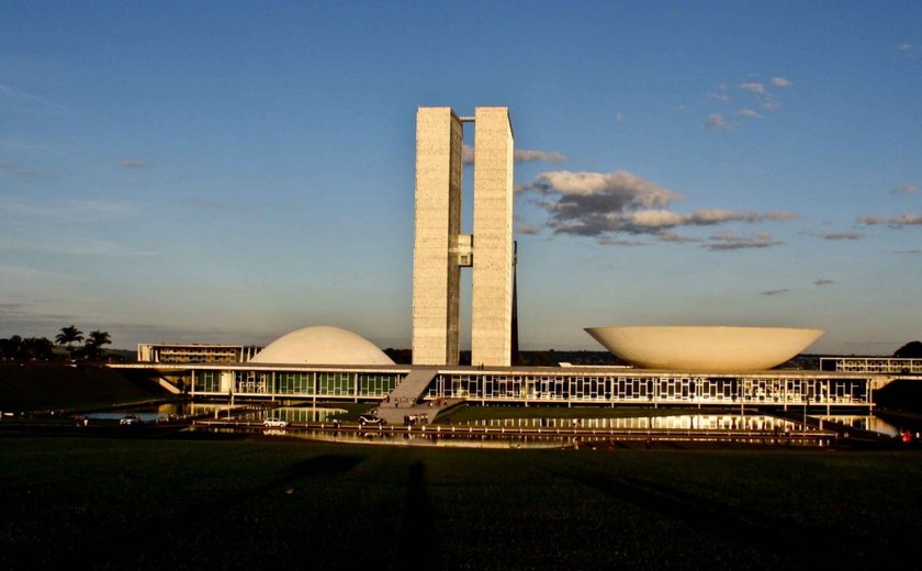 Afastamento de parlamentares pelo STF divide governo, Congresso e MPF