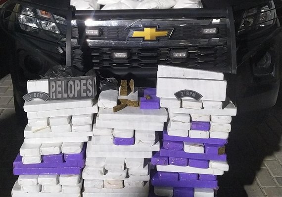 PM apreende mais de 150kg de entorpecentes no Benedito Bentes