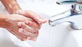 Higienizar as mãos pode evitar a contaminação por superbactérias