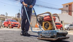 Prefeitura aplica 1.500 toneladas de asfalto em mais de 90 ruas em novembro