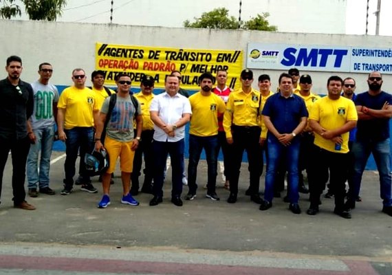 Vereadores Léo e Fábio apoiam mobilização dos agentes da SMTT de Arapiraca