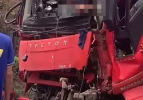 Colisão envolvendo dois caminhões deixa um morto na BR-101, em Teotônio Vilela