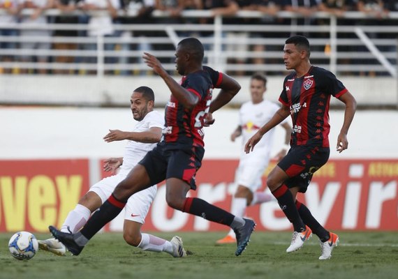 Com gol do alagoano Ytalo, Bragantino bate Vitória em casa e segue embalado