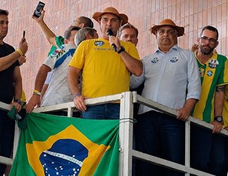 “JHC está com a gente na campanha”, diz Flávio Bolsonaro em Maceió