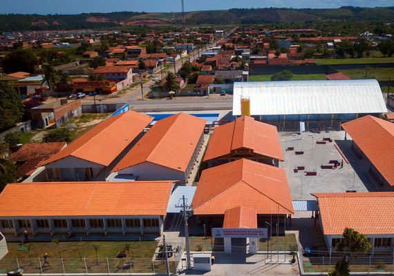 Escola Municipal Dr. Cláudio da Costa Santos é inaugurada nesta segunda-feira (14)
