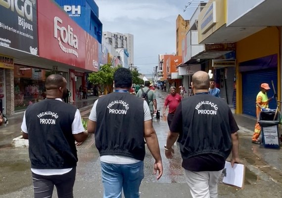 Procon Maceió faz fiscalização de rotina no Centro e encontra irregularidades