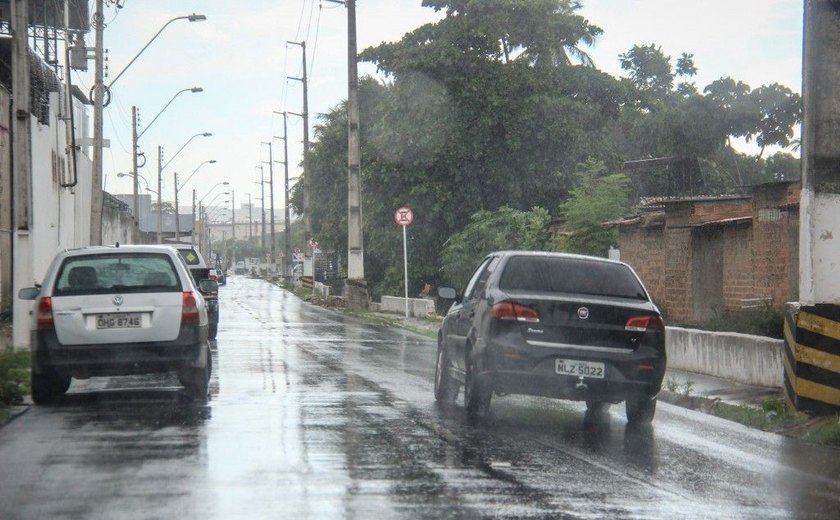 SMTT orienta sobre cuidados a se tomar no trânsito durante dias de chuva