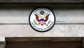 Brasileiros devem evitar viagens aos EUA após suspensão de vistos, alerta advogada