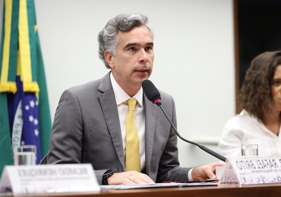 PL de Rafael Brito sobre piso salarial para professores temporário pode ser votado no STF a qualquer momento