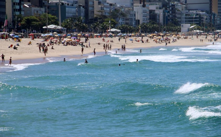 Rio de Janeiro tem sexta-feira com praias cheias e calor de 34°C