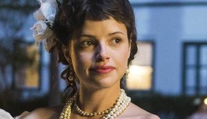 Apaixonada por Ernesto, Ema passa a trabalhar como lojista