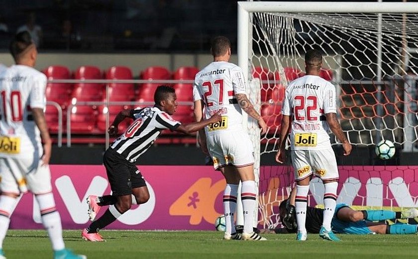 Atlético-MG vira e acaba com 100% do São Paulo no Morumbi