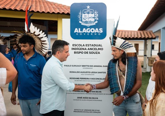 Paulo Dantas inaugura escola indígena e moderno complexo esportivo em Inhapi