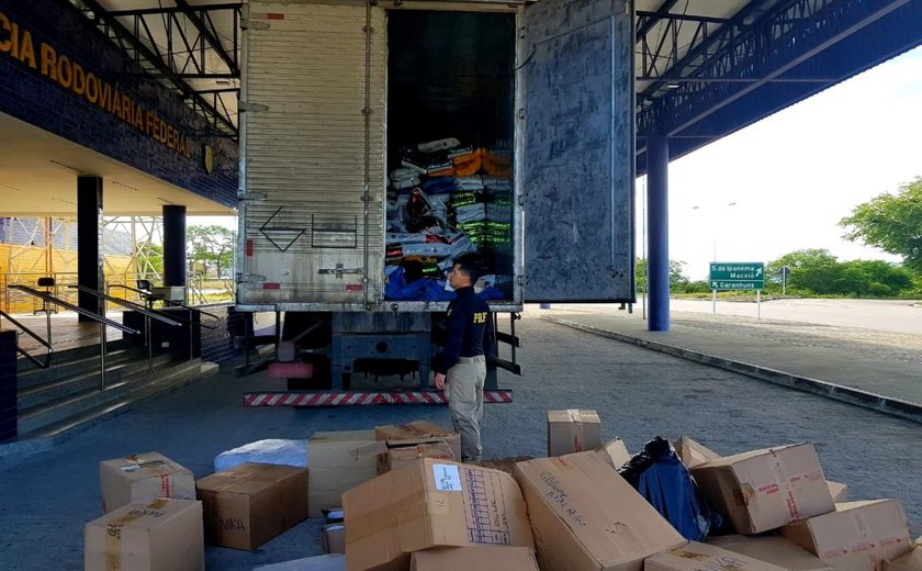 PRF apreende dezenas de mercadorias falsificadas em caminhão no Sertão de Alagoas