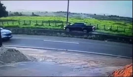 Vídeo mostra atropelamento que matou militar e deixou seu marido gravemente ferido em Arapiraca; confira