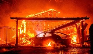 Incêndios nos EUA: Biden declara emergência de grandes proporções