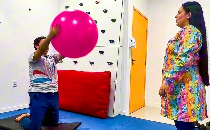 Fisioterapia fortalece desenvolvimento motor e amplia autonomia de crianças e adolescentes na Casa do Autista