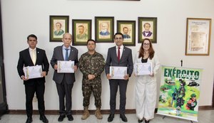 Corregedor e juízes da CGJ são homenageados pelo Exército Brasileiro
