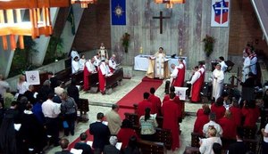 Igreja Anglicana se manifesta contra “denominações cristãs” que coagem eleitores