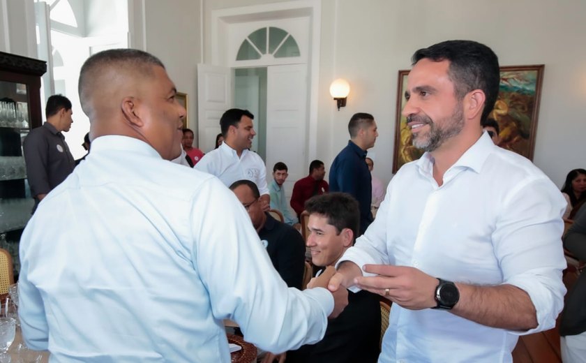 Paulo Dantas recebe lideranças comunitárias de Maceió